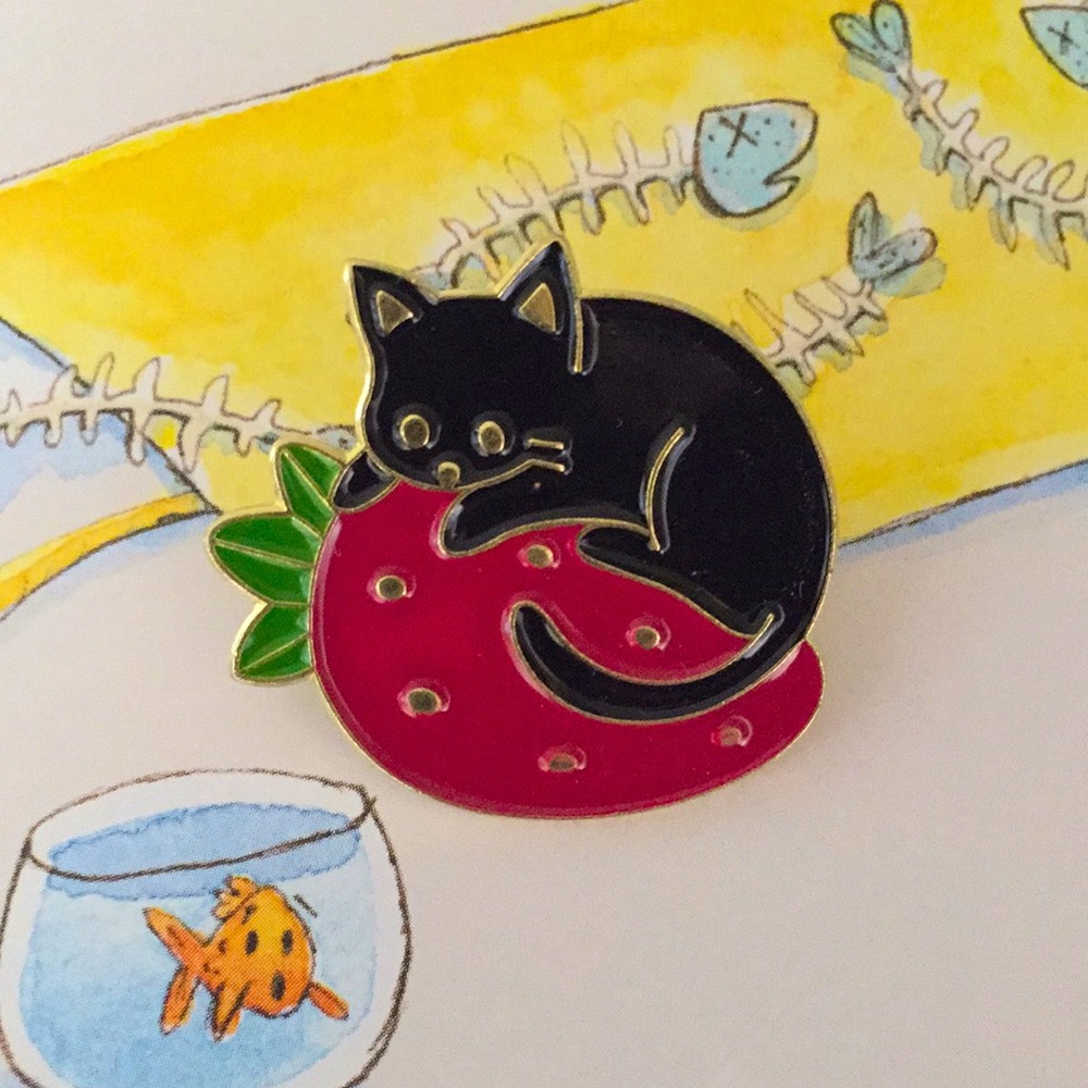 🍏50% OFF/3+...Cute Cartoon Black Kitten on Strawberry Pin